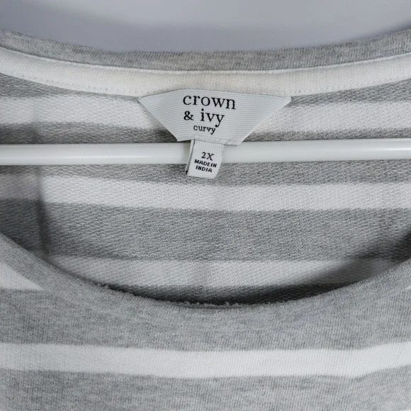 Crown & Ivy Gray Striped Tunic Top Sequin Pineapple Graphic‎ Womens 2X - Picture 4 of 6